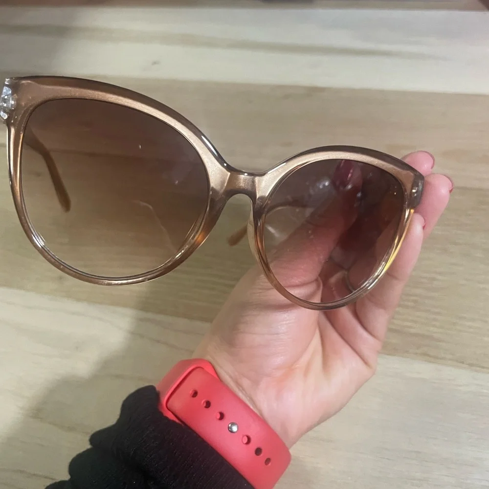 Oversized cat 🐈‍⬛ sunglasses
